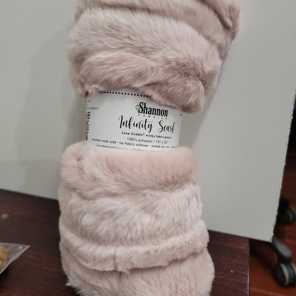 Infinity Scarf Cuddle® Kit Vienna Rosewater