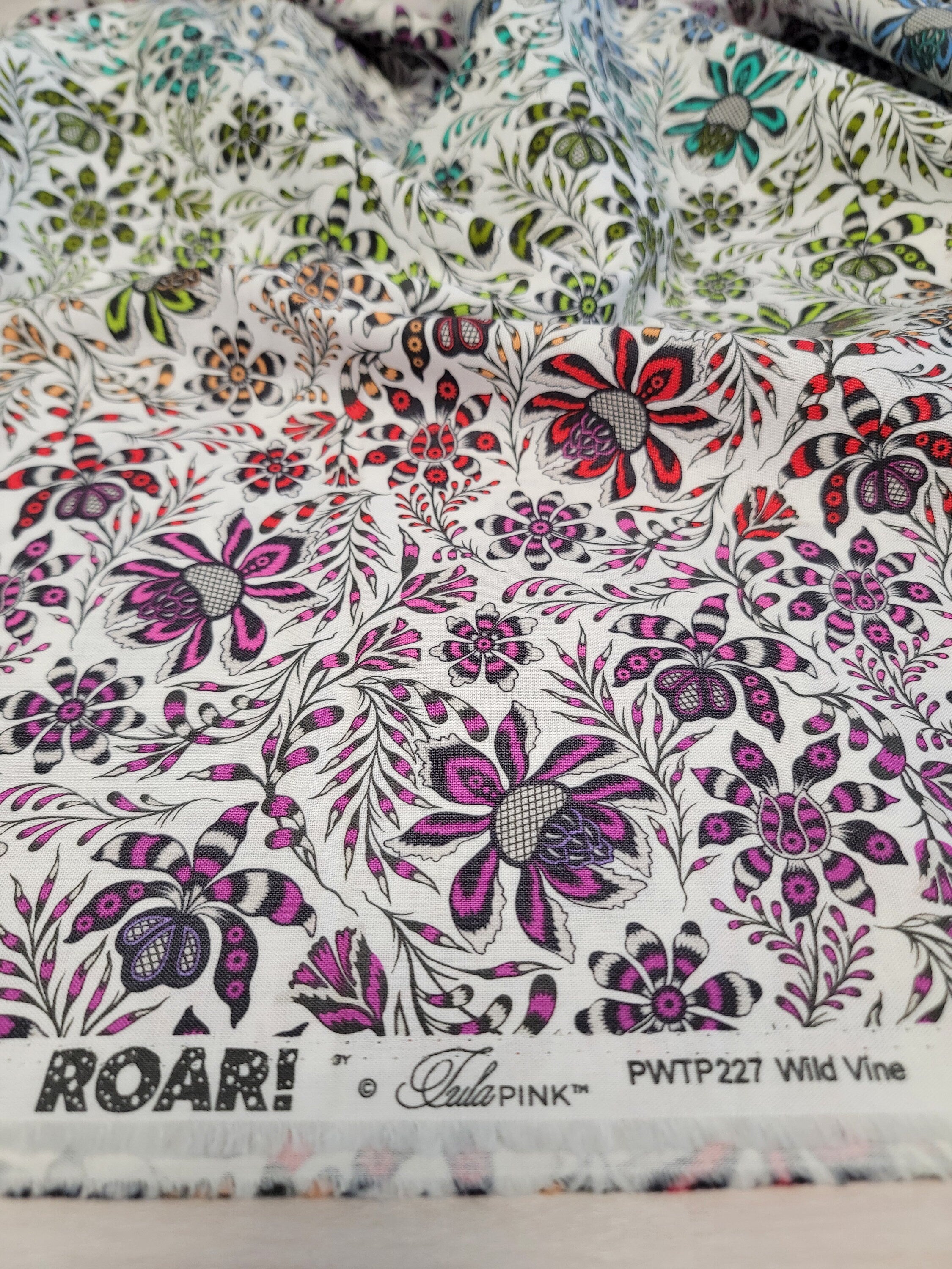 Tula Pink ROAR! || Wild Vine - MIST || ROAR! || Quilting Cotton