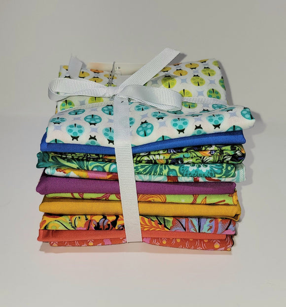 Tula Pink - Tiny Beasts (Glow) - Fat Quarter Bundle (11 pcs)
